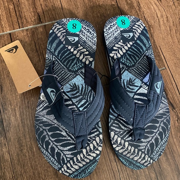 Quiksilver Navy and White Leaf Pattern Sandals - Picture 1 of 3